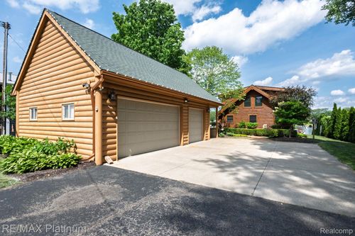 2757 S Hacker Rd, Brighton, MI, 48114-8912 | Card Image