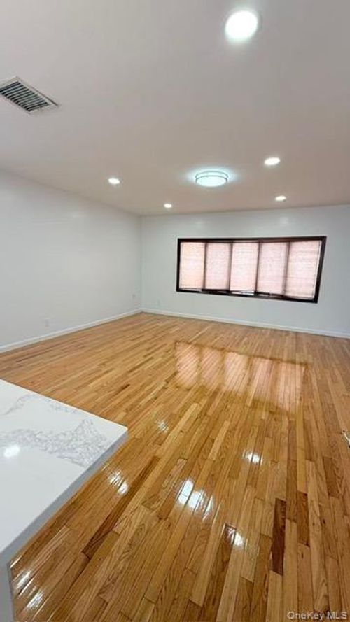 151 24th Rd, Whitestone, NY, 11357-3729 | Card Image