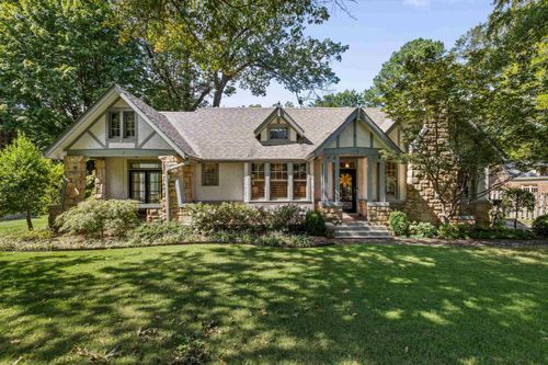 679 East Dr, Memphis, TN, 38112-1710 | Card Image