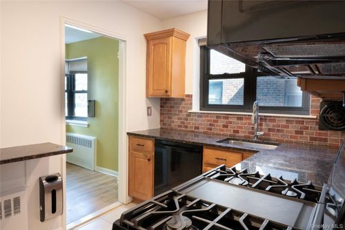 apt-2h-50 Brompton Rd, Great Neck, NY, 11021-3409 | Card Image