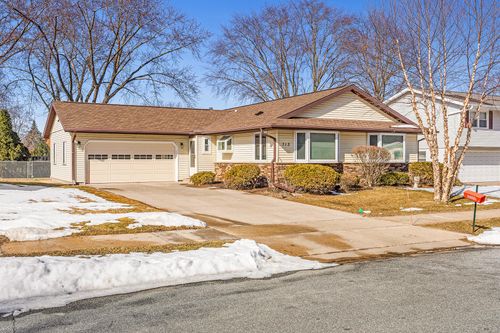 713 Hanson Ct, Onalaska, WI, 54650-2419 | Card Image