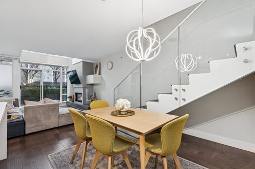 863 Richards St, Vancouver, BC, V6B3B4 | Card Image