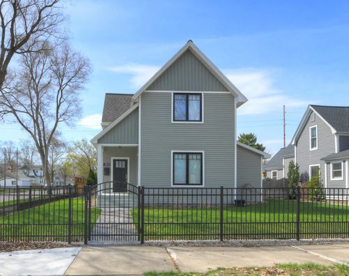 303 W Eleventh Street, Traverse City, MI, 49684 | Card Image