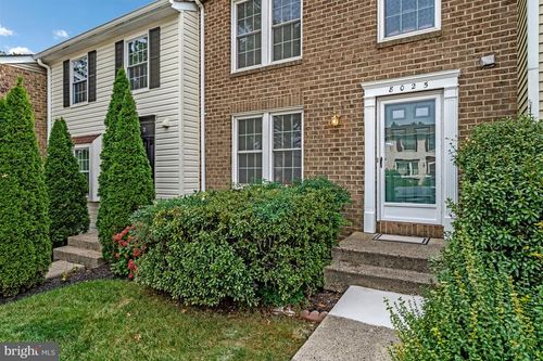 8025 Tyson Oaks Cir, VIENNA, VA, 22182-3940 | Card Image