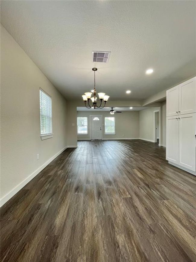 527 W 4 Th St, House other with 5 bedrooms, 3 bathrooms and null parking in Freeport TX | Image 9