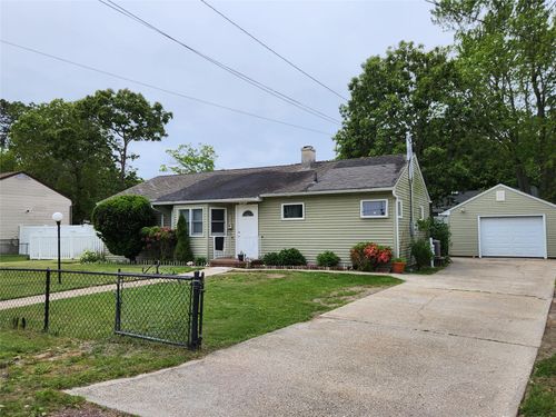 163 Sylvan Ave, Flanders, NY, 11901-4325 | Card Image