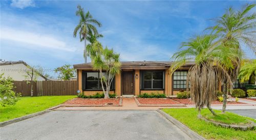 2290 Oak Ct, Pembroke Pines, FL, 33026-1635 | Card Image