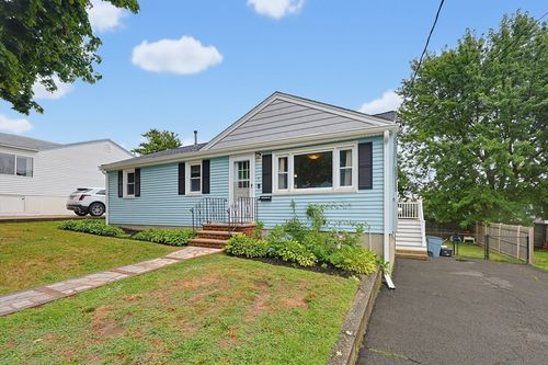 7 Haskell Pl, Peabody, MA, 01960-3213 | Card Image