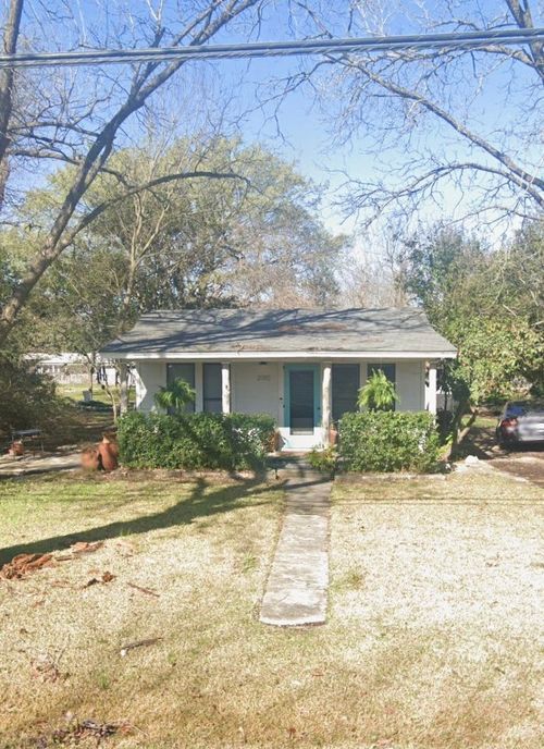 200 S Cedar St, Buda, TX, 78610-3357 | Card Image
