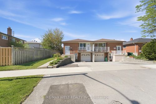7066 Magic Crt, Mississauga, ON, L4T3A1 | Card Image