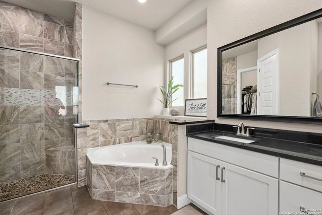 10513 Far Reaches Ln, House other with 4 bedrooms, 4 bathrooms and null parking in Helotes TX | Image 32