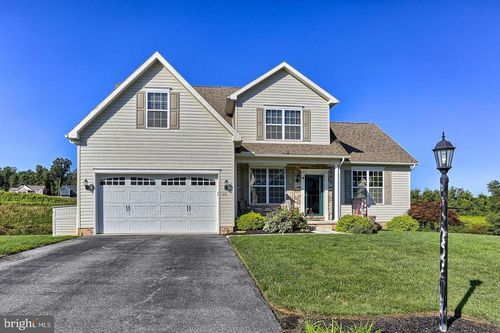 204 Joshua Dr, HANOVER, PA, 17331-7420 | Card Image