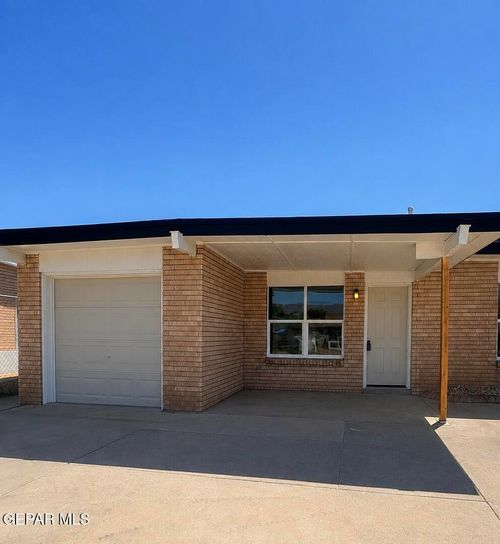 10736 Murphy St, El Paso, TX, 79924-1321 | Card Image