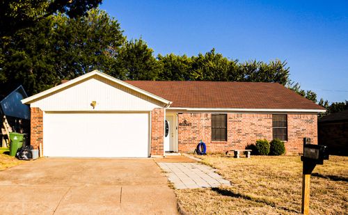 6205 Maple Springs Dr, Arlington, TX, 76001-5035 | Card Image