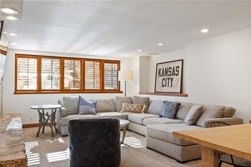 10240 Catalina St, Overland Park, KS, 66207-3622 | Card Image