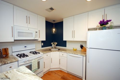 8 Henley Dr, Somerset, NJ, 08873-4774 | Card Image