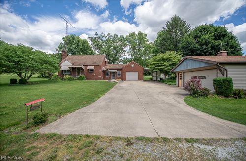 3063 Diamond St Ne, Canton, OH, 44721-1818 | Card Image