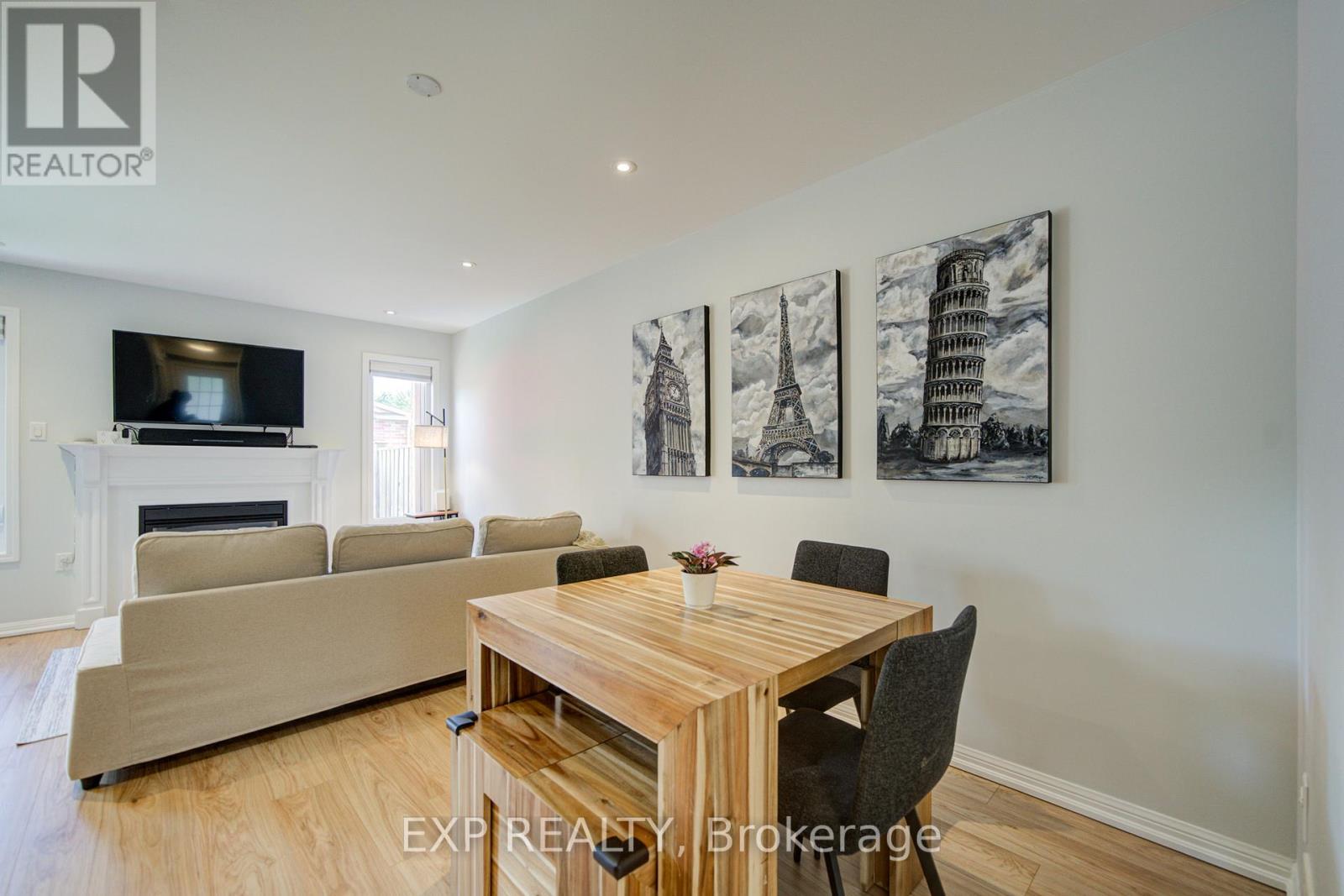 Residential in Whitchurch-Stouffville (Stouffville) 4