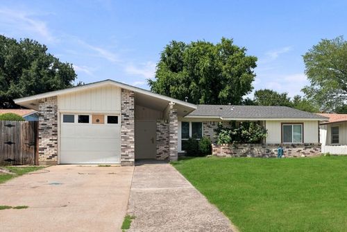 2621 Burning Tree Ln, Irving, TX, 75062-8702 | Card Image