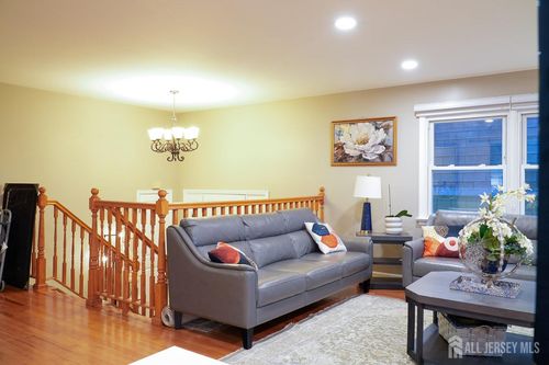 150 Farragut Ave, Middlesex, NJ, 08846-2331 | Card Image