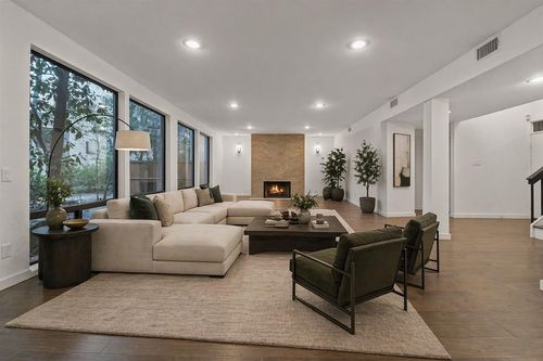 9043 Briar Forest Dr, Houston, TX, 77024-7220 | Card Image