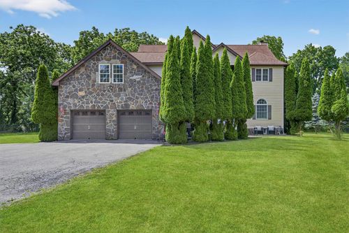 70 Hosner Mountain Rd, East Fishkill, NY, 12533-6617 | Card Image