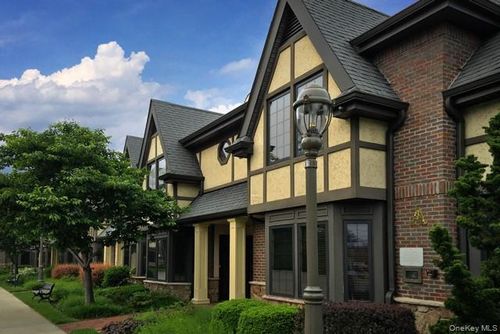 110-565 Merrick Rd, Rockville Centre, NY, 11570-6601 | Card Image