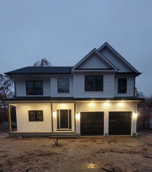 106 Schoolhouse Rd, East Islip, NY, 11730-3105 | Card Image