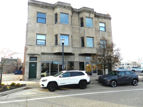 136 Territorial Rd, Benton Harbor, MI, 49022-3432 | Card Image