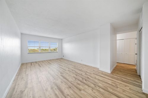 606-2555 Ne 11th St, Fort Lauderdale, FL, 33304-3215 | Card Image