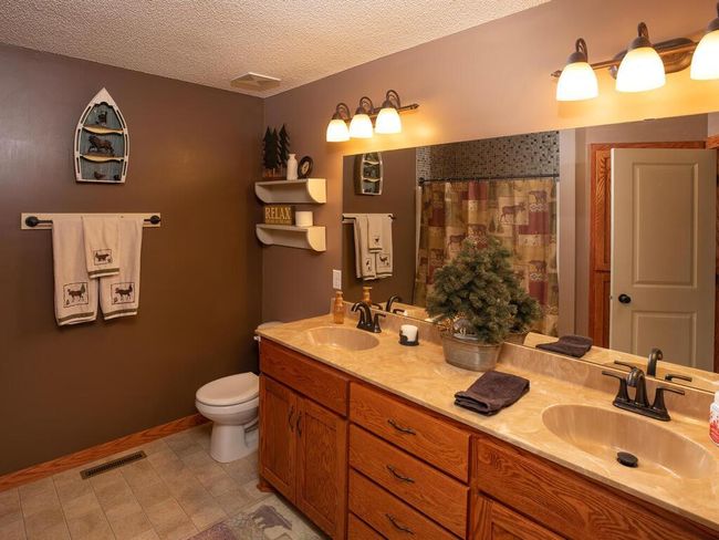 Full bath with double sinks | Image 27
