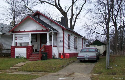 109 E Bishop Ave, Flint, MI, 48505-3323 | Card Image