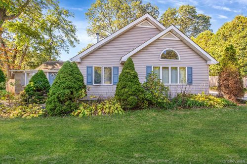 6 Sound Beach Blvd, Sound Beach, NY, 11789-3137 | Card Image