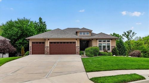 1928 Ne Parks Summit Blvd, Lee's Summit, MO, 64064-7963 | Card Image