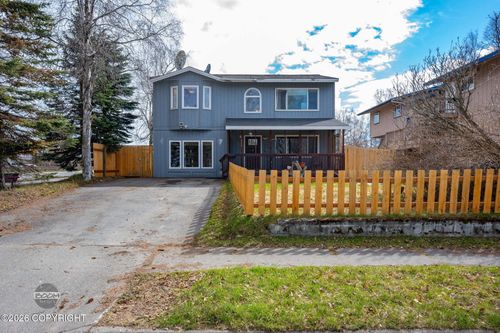 1511 Nelchina St, Anchorage, AK, 99501-5522 | Card Image