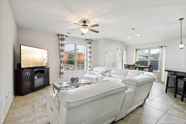 112 Vista Del Rey, House other with 3 bedrooms, 2 bathrooms and null parking in Cibolo TX | Image 14