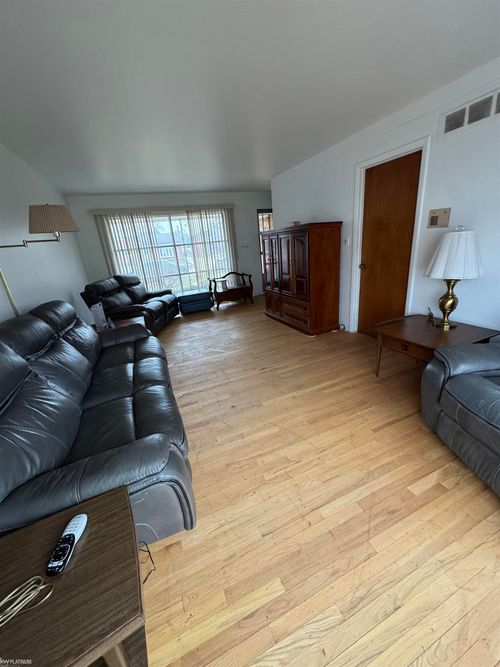 29134 Bonnie Dr, Warren, MI, 48093-3574 | Card Image