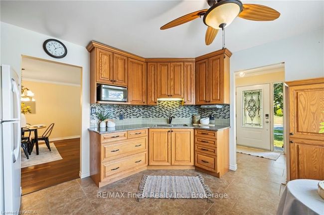705 Braeside Cres, House other with 4 bedrooms, 2 bathrooms and 2 parking in Kingston ON | Image 14