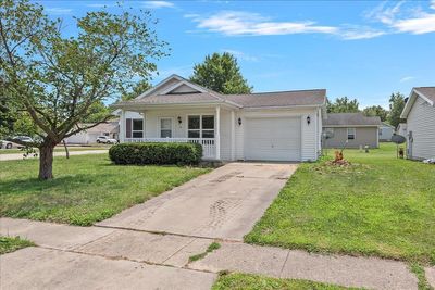 711 Lincoln Street, House other with 3 bedrooms, 1 bathrooms and 1 parking in Pana IL | Image 2