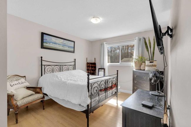 28 45 Street Crescent, Home with 4 bedrooms, 2 bathrooms and 2 parking in Sylvan Lake AB | Image 8