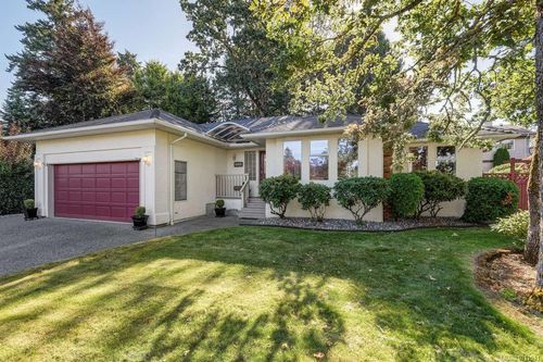 1112 Law Pl, Saanich, BC, V8Y3C3 | Card Image