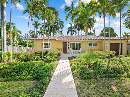 1038 Tyler St, Hollywood, FL, 33019-1304 | Card Image