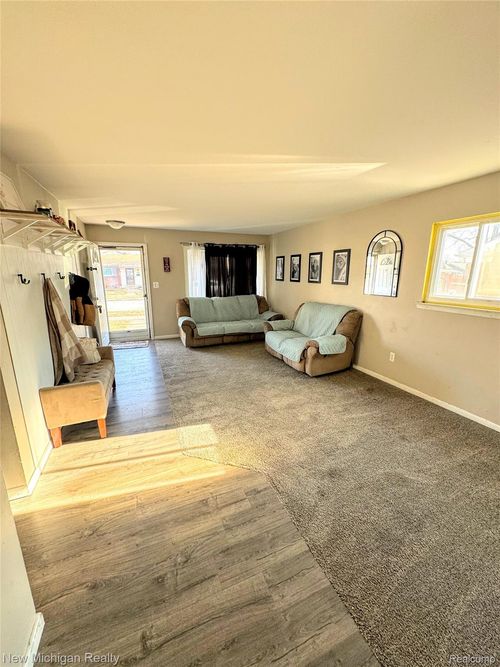 28311 Roy St, Saint Clair Shores, MI, 48081-2952 | Card Image