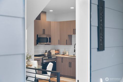 2805 S Grand St, Seattle, WA, 98144-4822 | Card Image