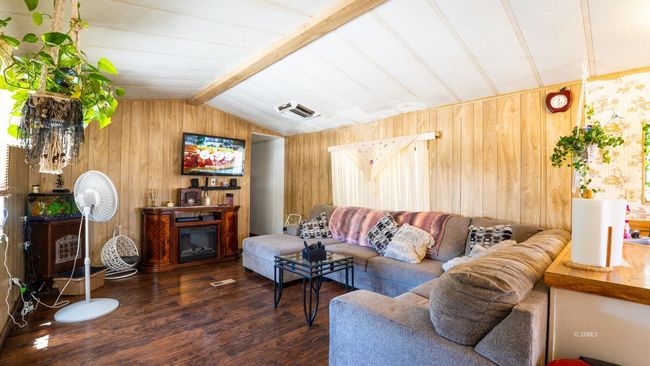 Living Room/Open Concept | Image 7