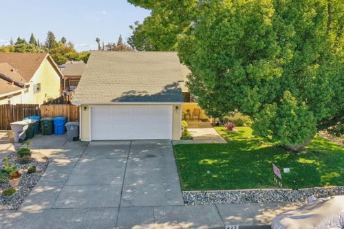 427 Temple Dr, Vacaville, CA, 95687-5147 | Card Image