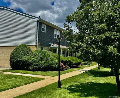 h-3922 Wilshire Ln, Oakdale, NY, 11769-1440 | Card Image