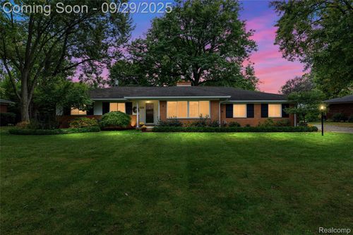 31698 Southview St, Beverly Hills, MI, 48025-4051 | Card Image