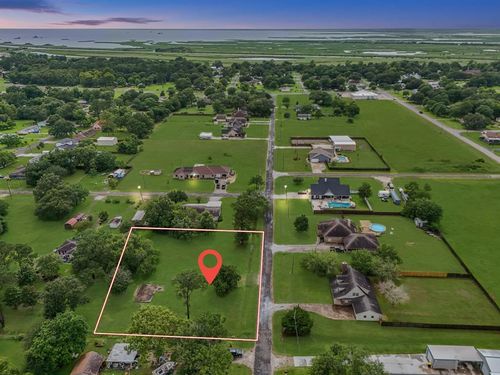 702 Tinkler St, Anahuac, TX, 77514-2803 | Card Image