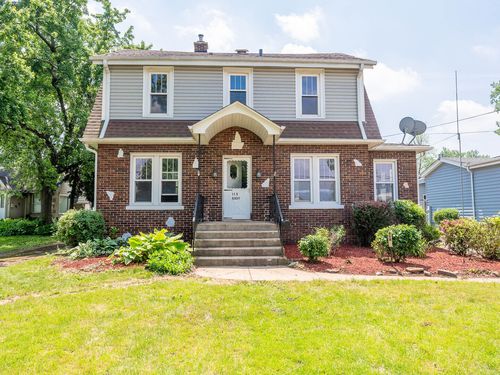 115 E Quincy St, Westmont, IL, 60559-1822 | Card Image